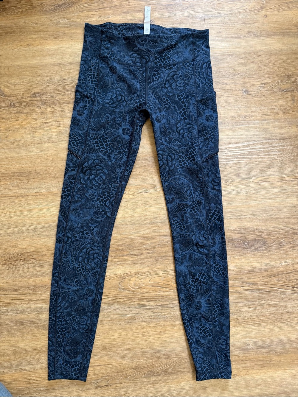 Lululemon Navy Floral Print Leggings Size 6